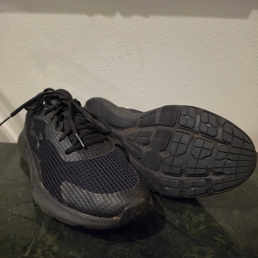 Under Armour Womens Surge 3 Running Shoes Black Mesh Sneakers 3024894-002 Sz 11